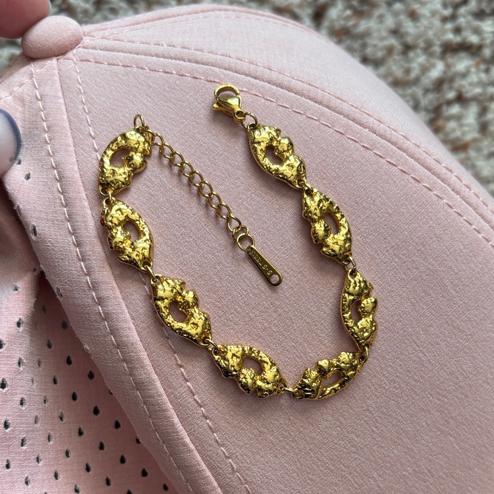 Gold textured bracelet (stainless steel)